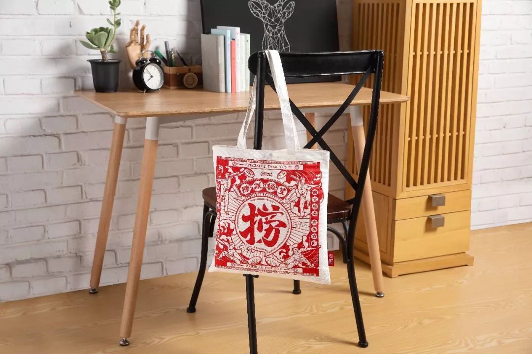 把藕片变成耳环？海底捞周边爆款上线！